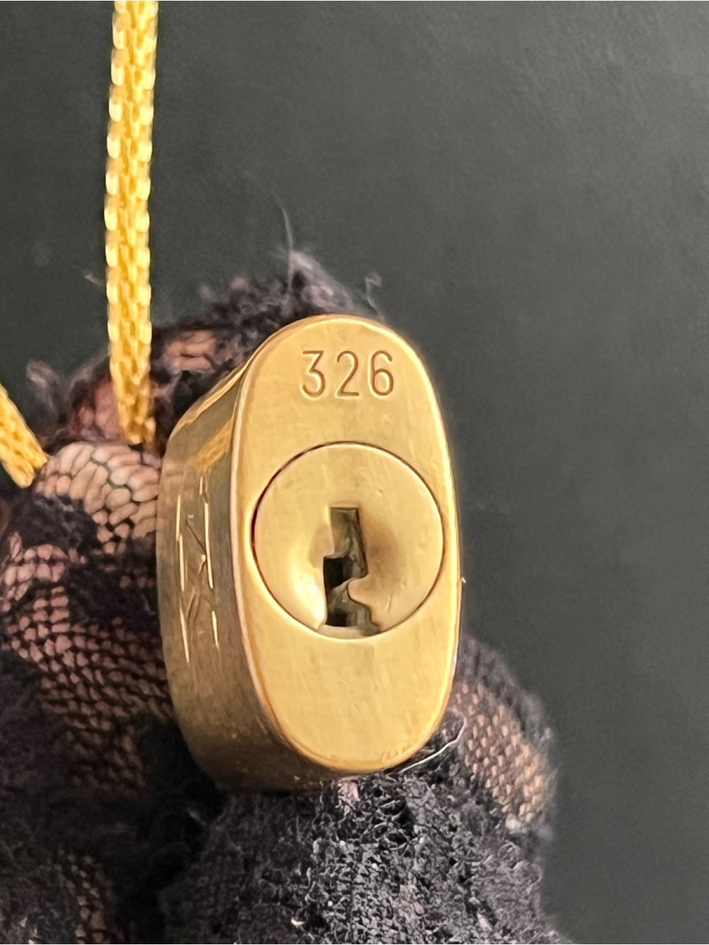 Louis Vuitton Gold Padlock Pendant unbranded Necklace - Gold Chain #326 - Picture 6 of 11